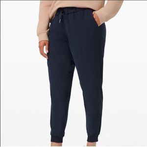 lululemon On the Fly Woven Jogger- Navy Size 8